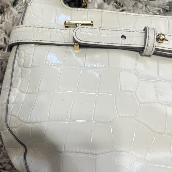 Ted Baker White Textured Shoulder Bag with Gold Clasp - Picture 4 of 13